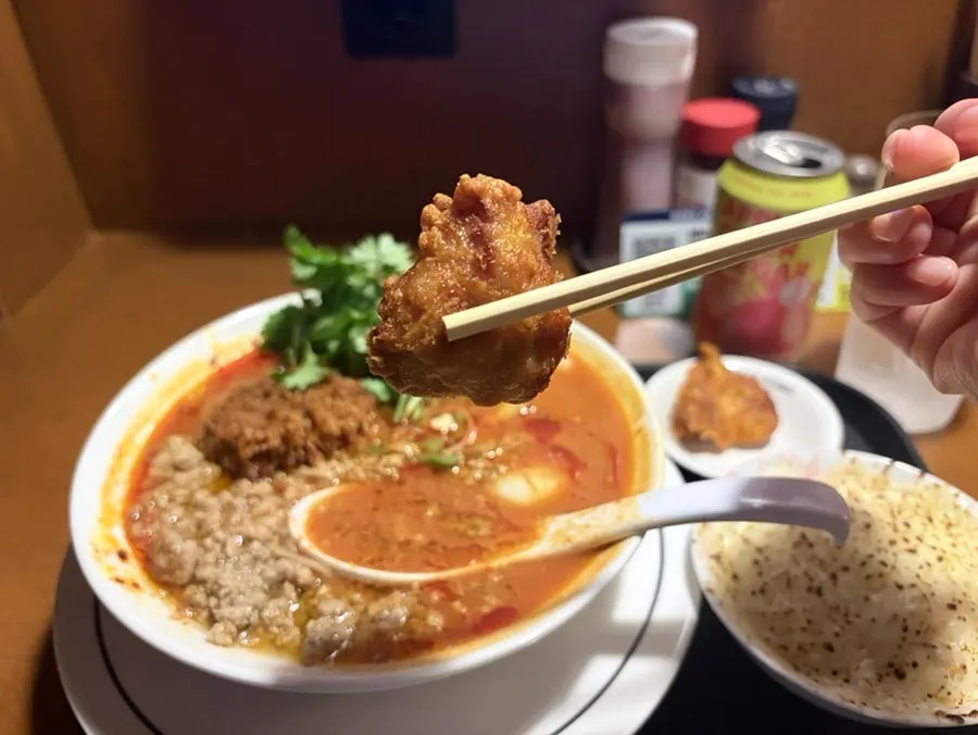 라멘과 함께 차려진 한우카츠와 치즈 리조또