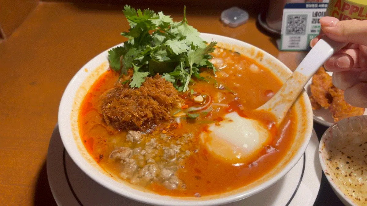 고수 올린 탄탄 토마토 라멘