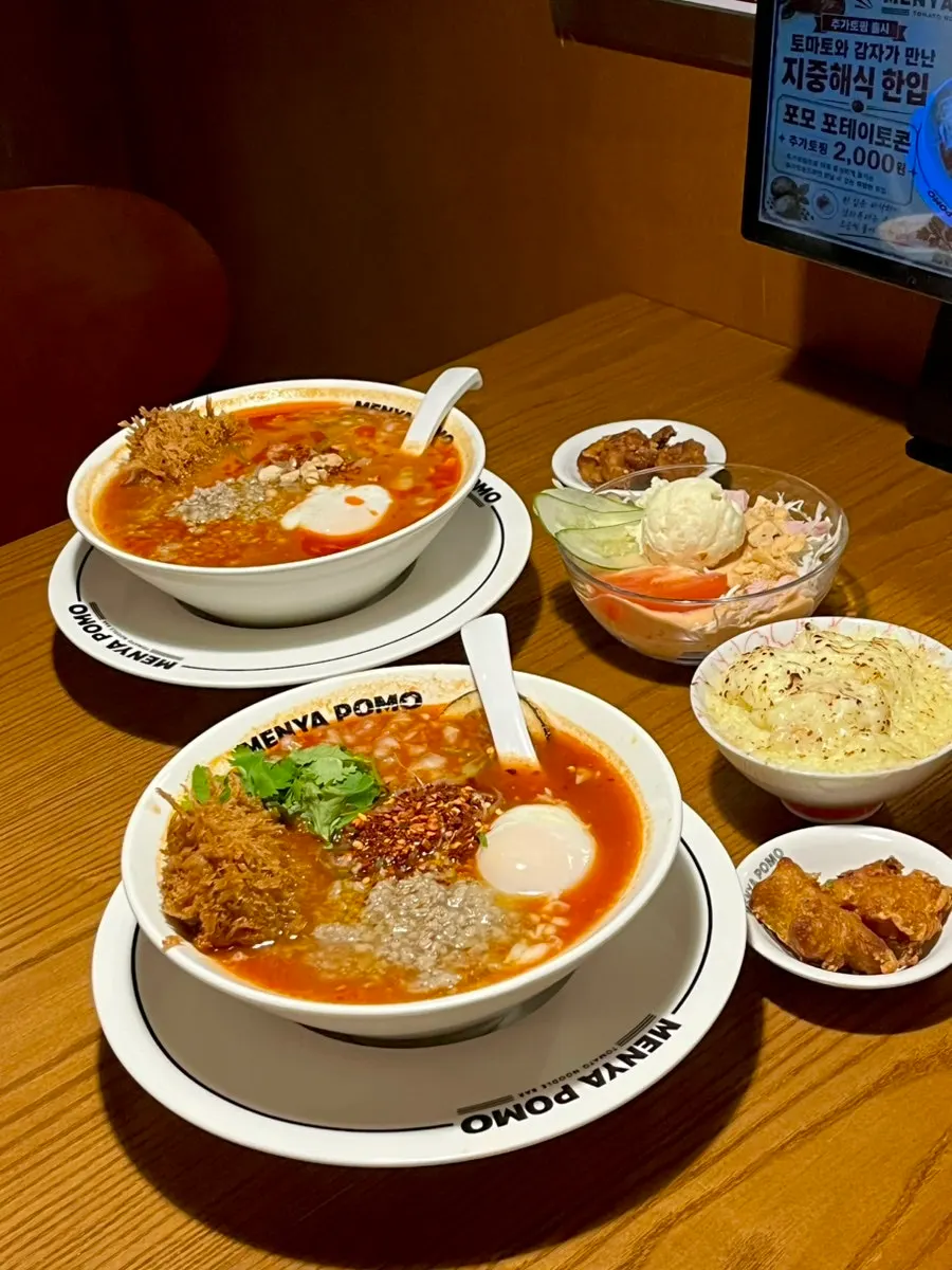 똠양 토마토라멘과 탄탄 토마토라멘 한 상