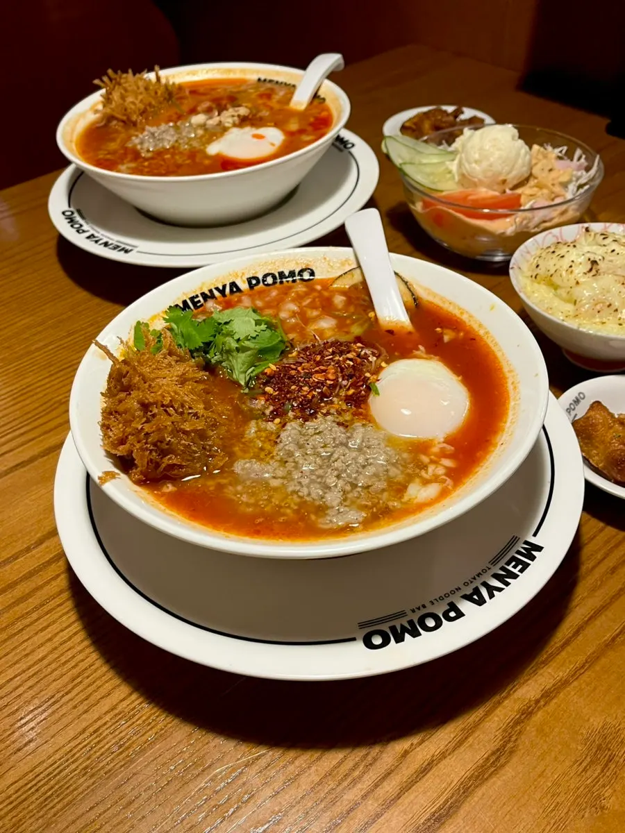 걸쭉한 토마토 국물의 라멘 클로즈업