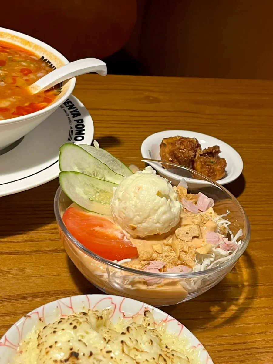 수란과 한우카츠가 올라간 라멘