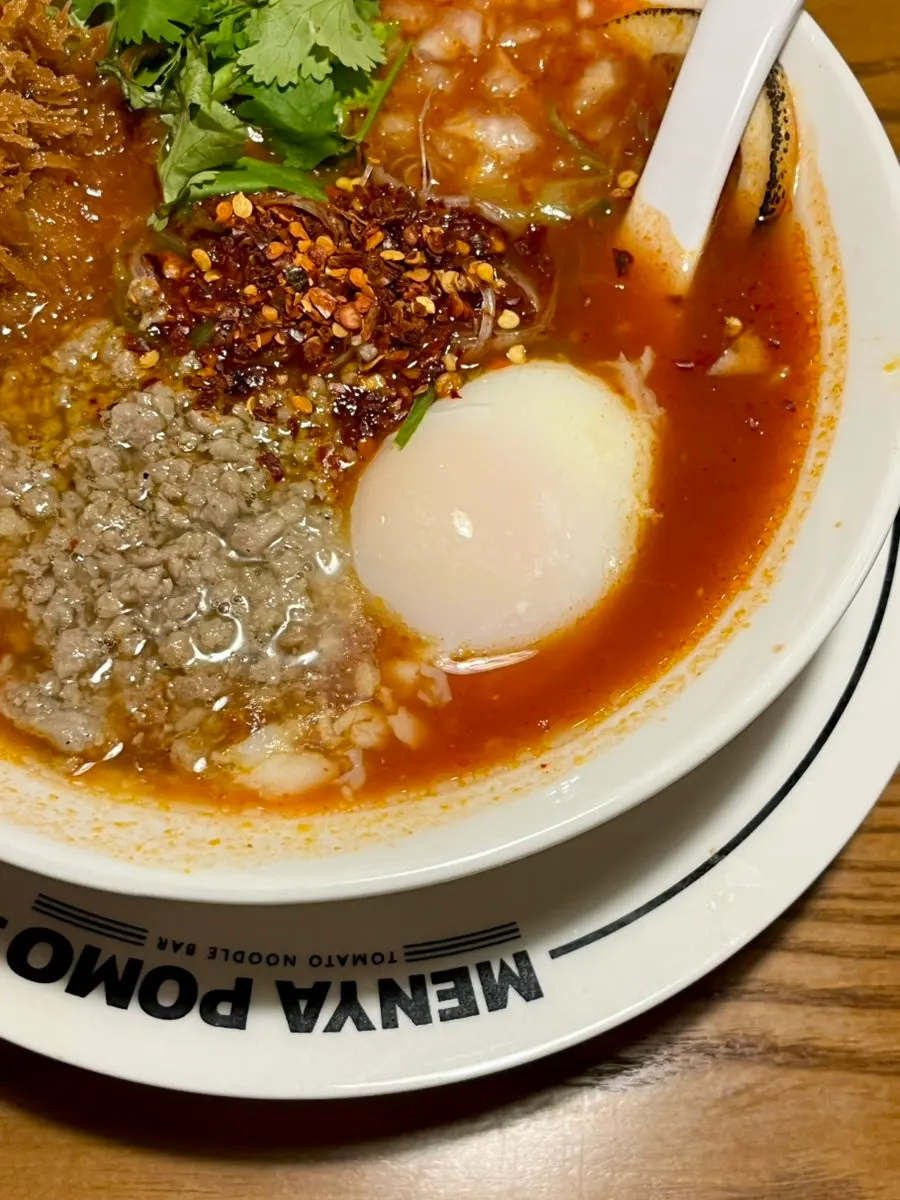 국물이 줄어든 토마토라멘 그릇