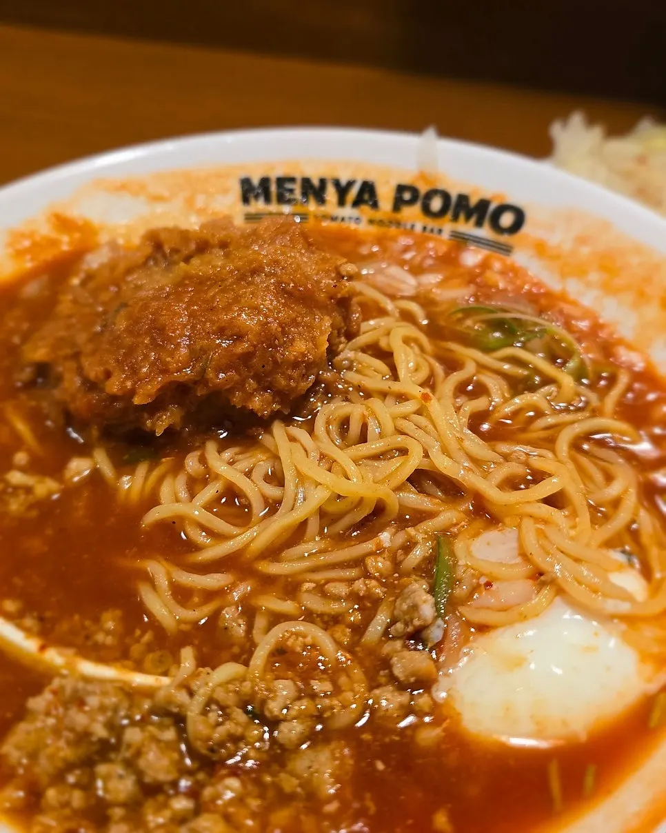 라멘 위에 올라간 한우카츠