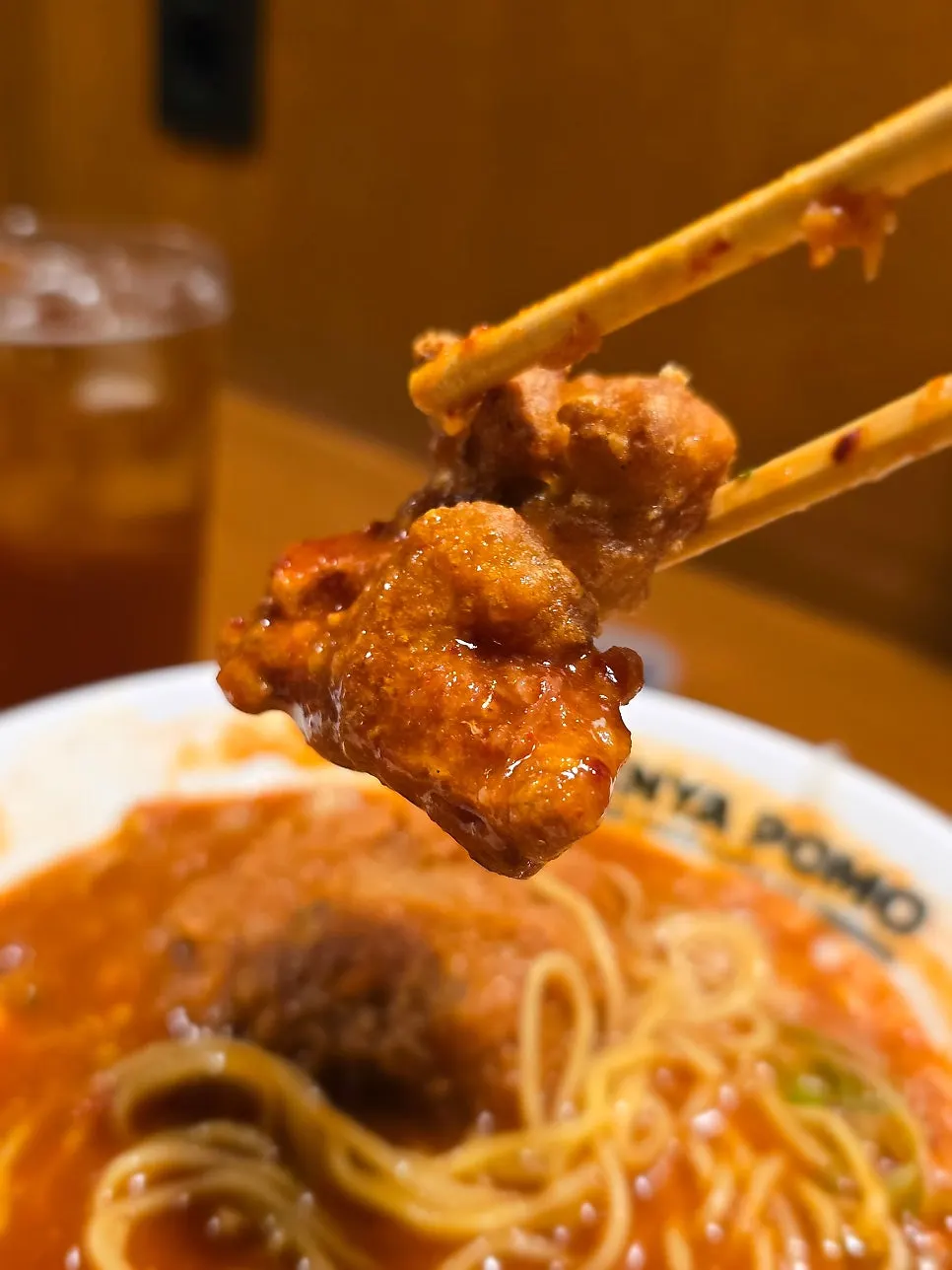 한우카츠 단면과 라멘 그릇