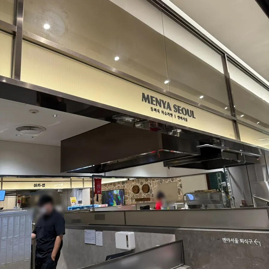 Open-style entrance of Menya Seoul in the B1F food court of Lotte Department Store Incheon