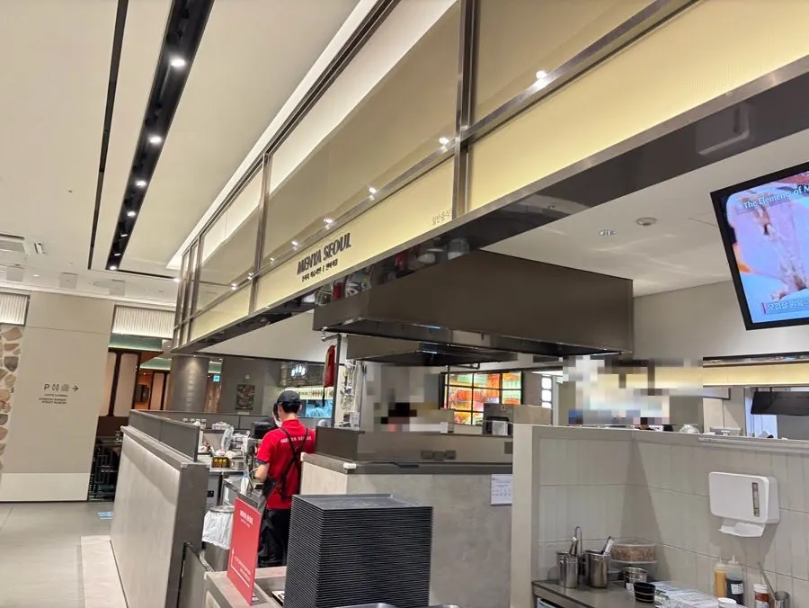 Corridor of the B1 food court at Lotte Department Store Incheon