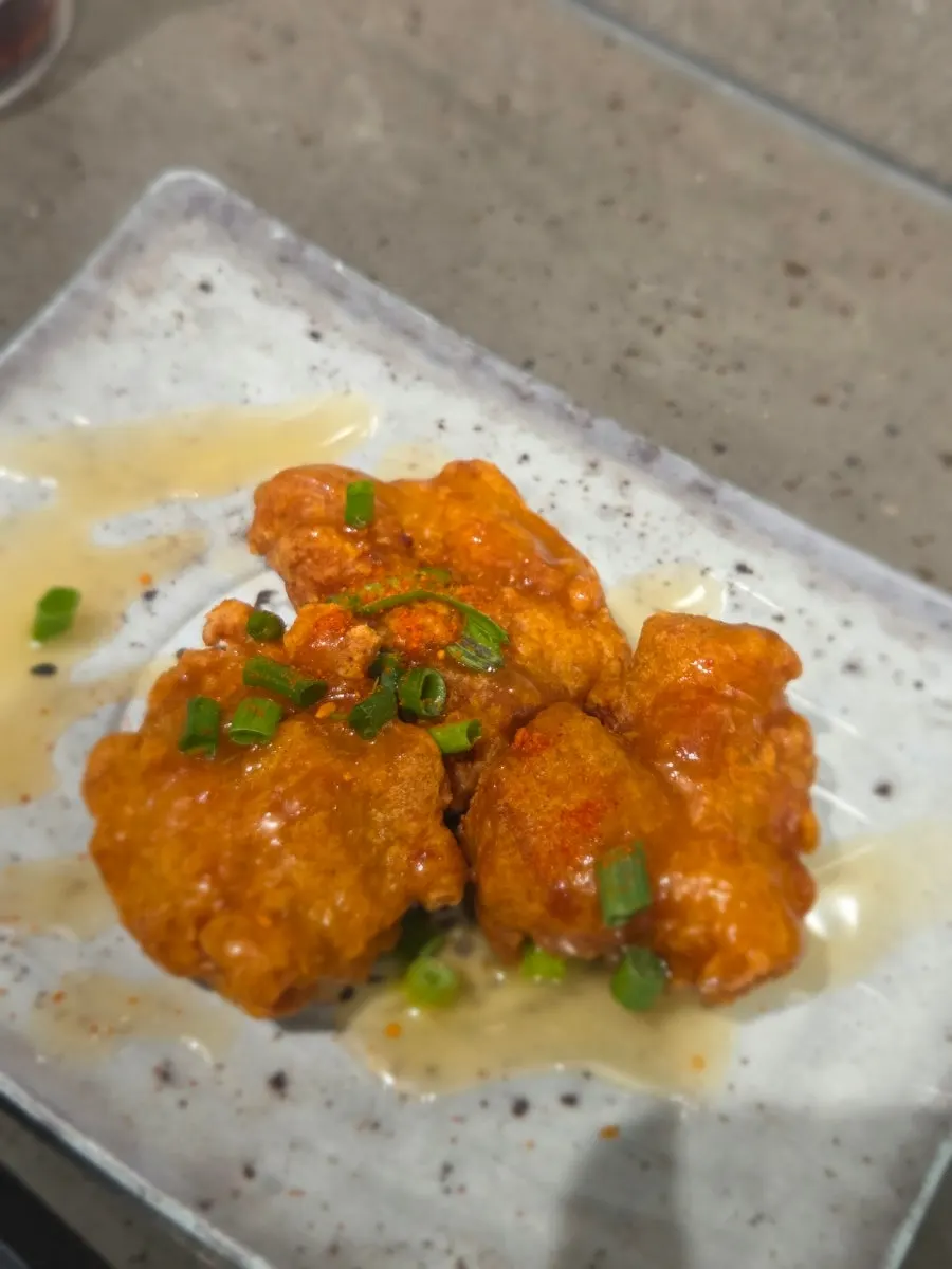 Sauce-drizzled karaage included in the set