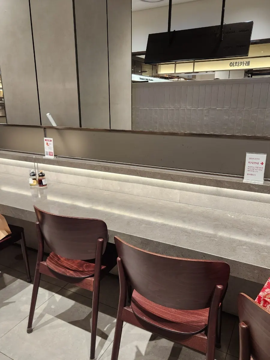 Menya Seoul interior with wood-tone chairs and beige tables