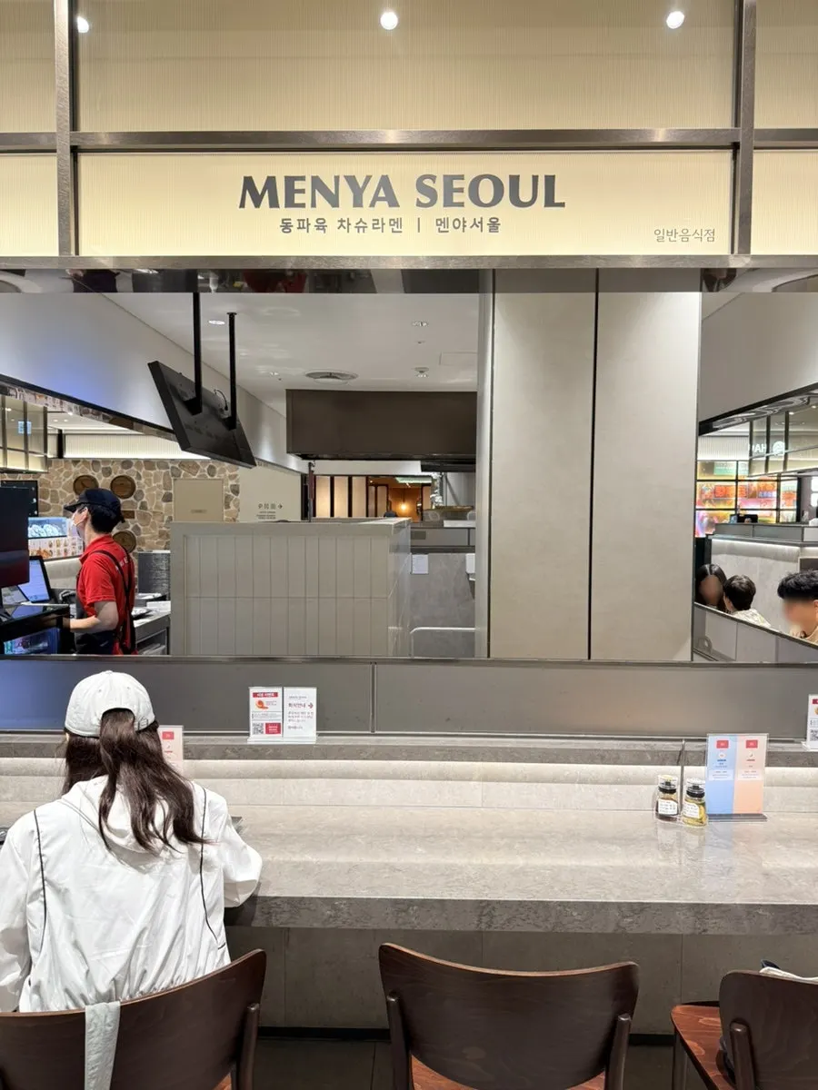 Entrance to Menya Seoul on basement floor 1 of Lotte Department Store Incheon