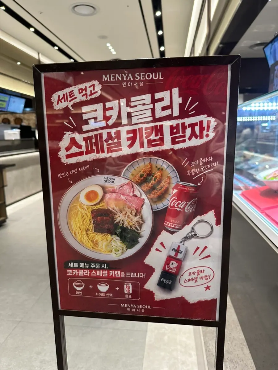 주문 전 확인할 수 있는 메뉴 모형 진열