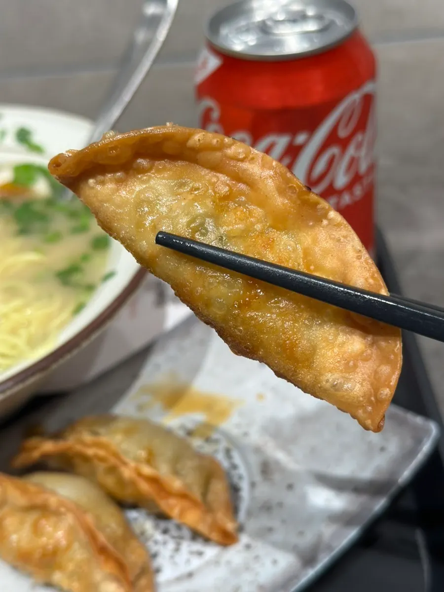 간장이 발려 나온 겉바속촉 교자