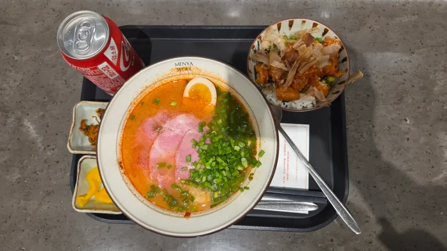 Menya Seoul menu board listing dongpo pork and jambon toppings and broth types