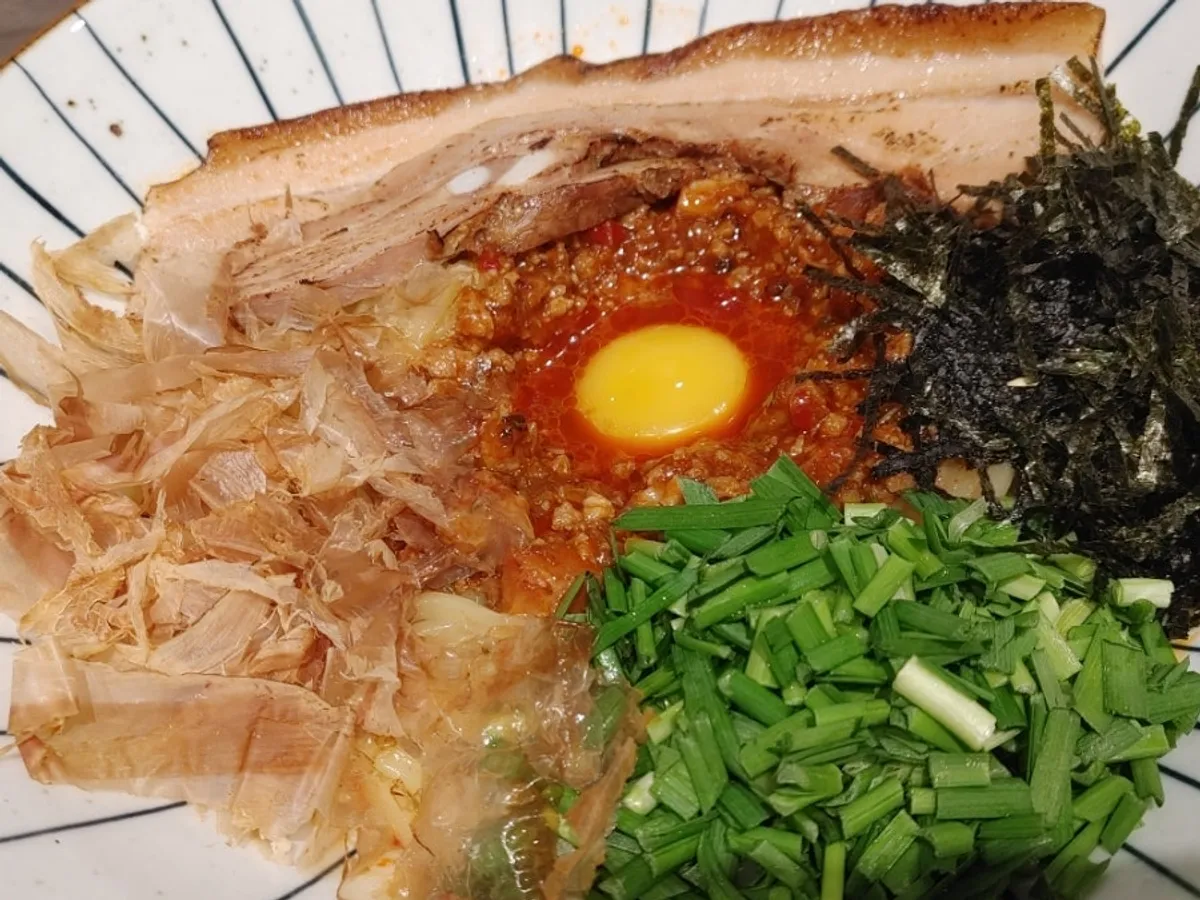 소스와 골고루 비벼진 마제소바 면