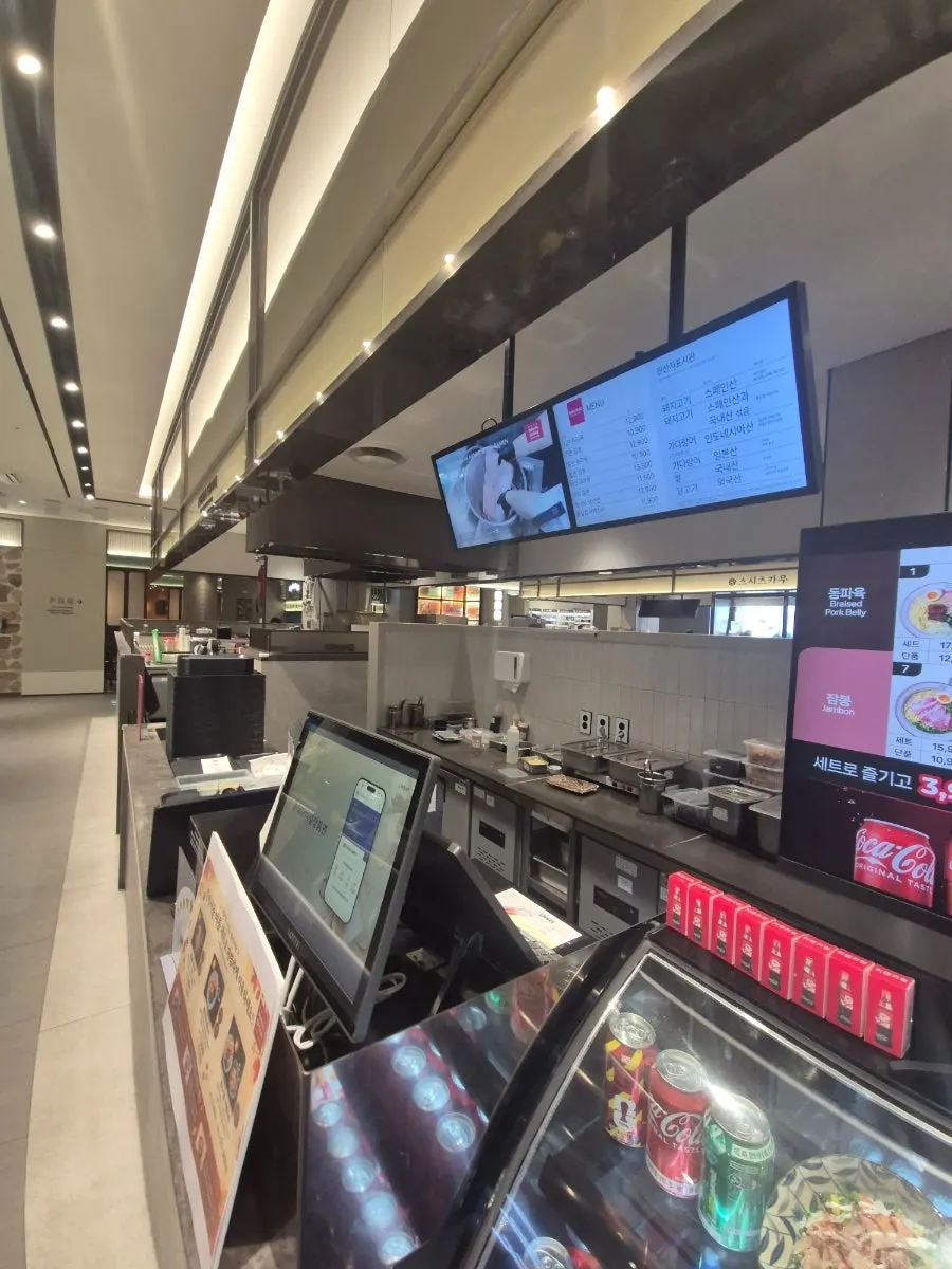 Front of the Menya Seoul store on the basement floor of Lotte Department Store Incheon