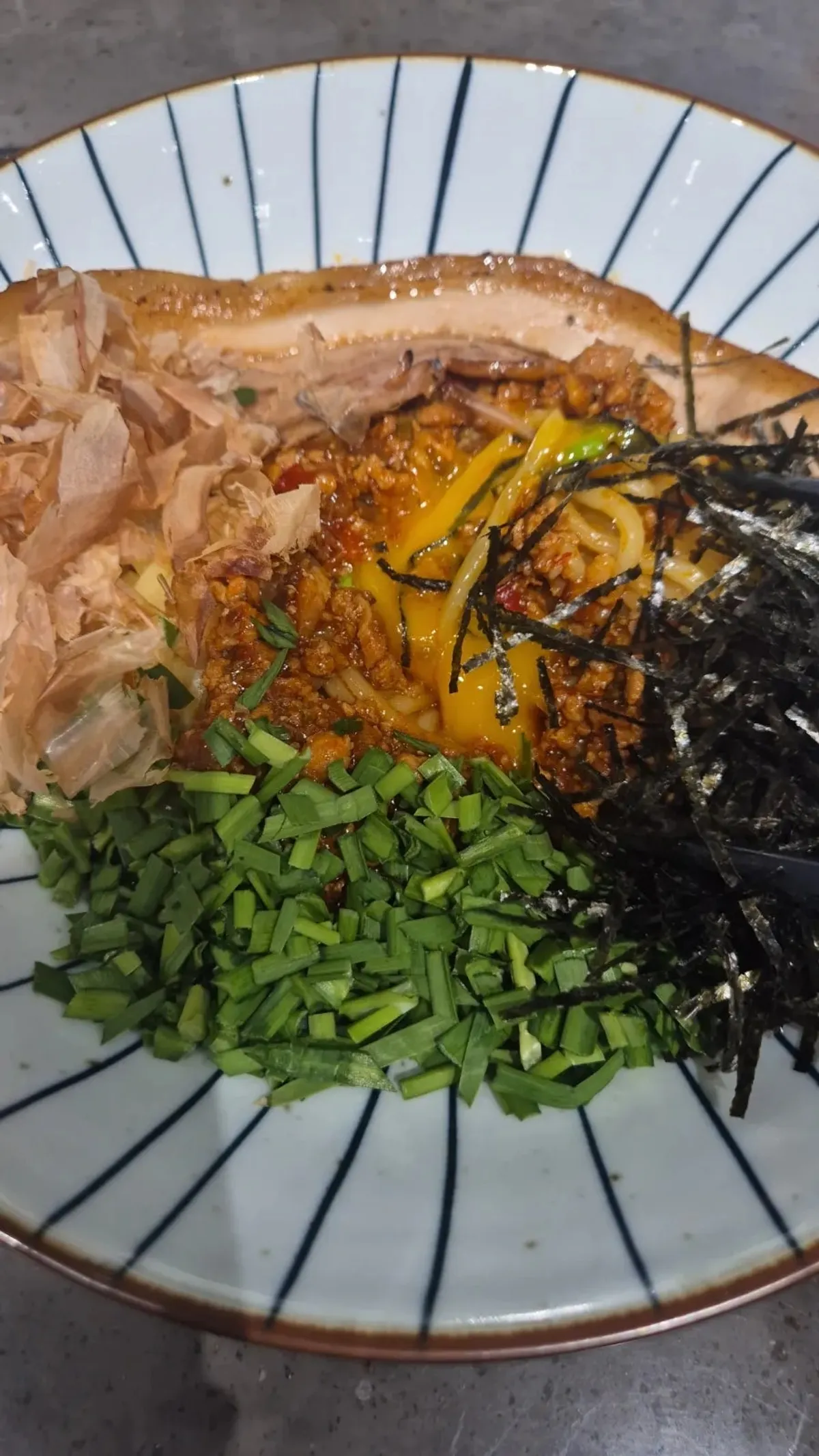 Pork belly and mazesoba noodles picked up together