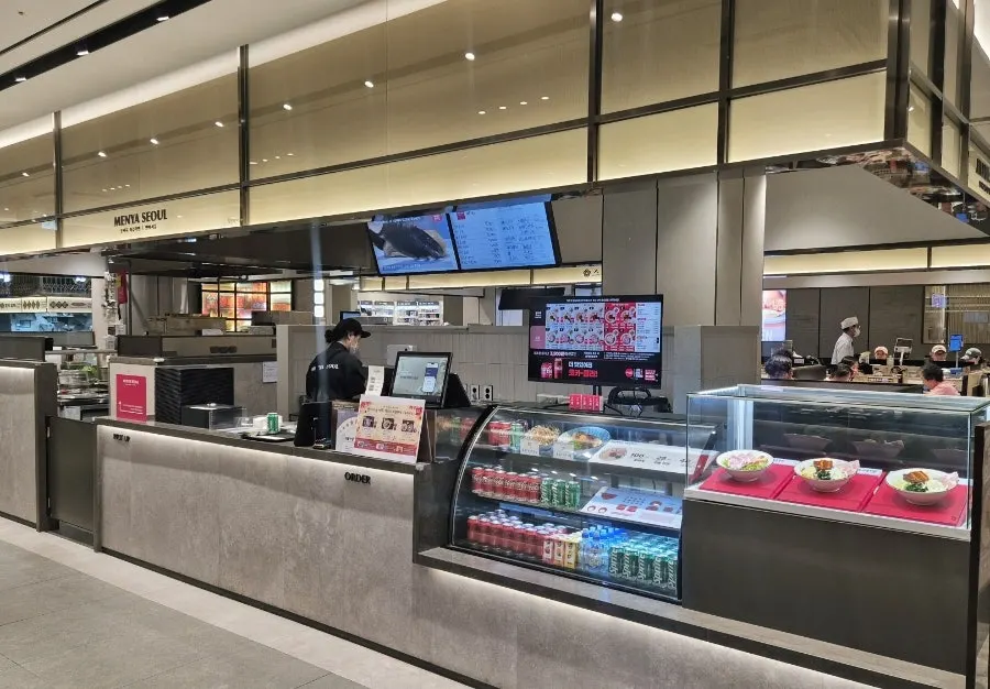 Menu board at Menya Seoul Lotte Department Store Incheon Branch