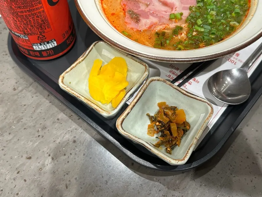 동파육 마제소바와 얼큰 잠봉 차슈라멘 세트 상차림