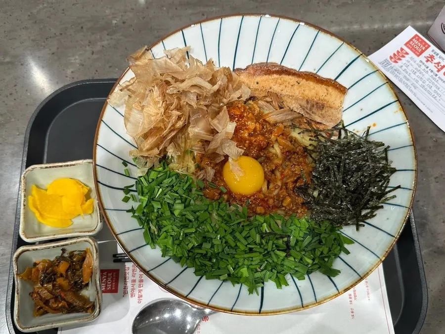 멘야서울 기본 반찬 두 가지