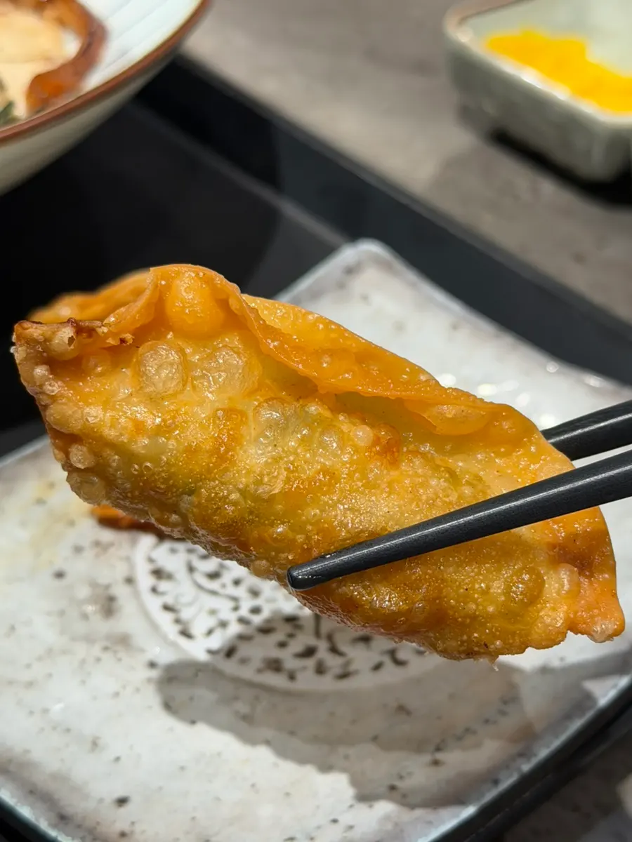 겉이 바삭하게 구워진 바싹교자
