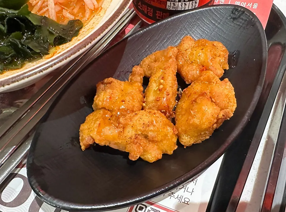 바싹교자와 라멘 사이드 구성