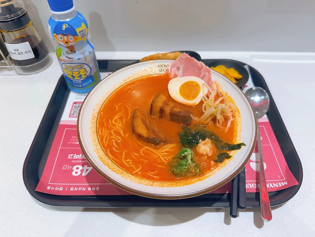 멘야서울 라멘 세트와 군만두 한 접시