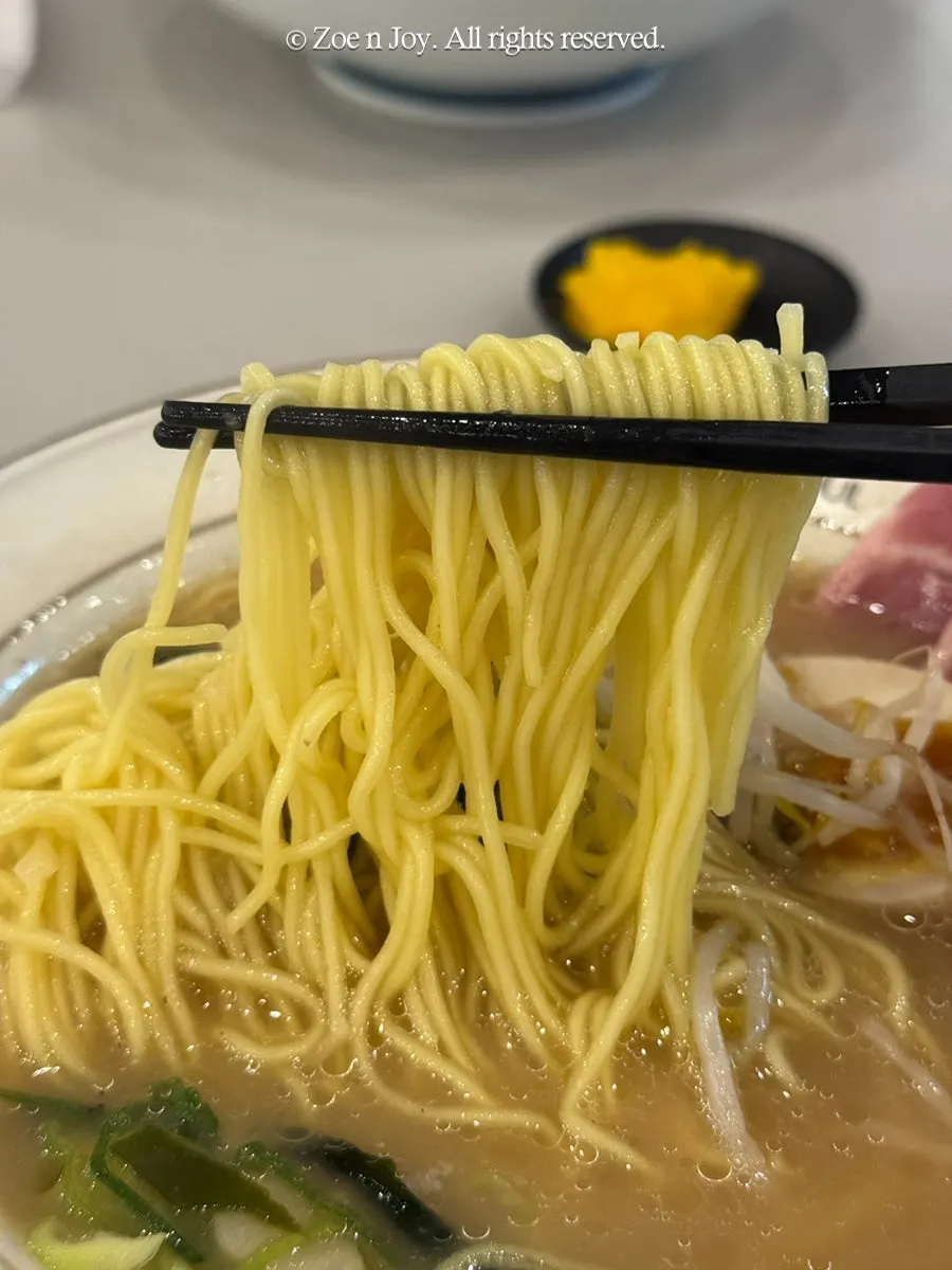 동파육과 차슈 두 장이 올라간 순한국물 라멘