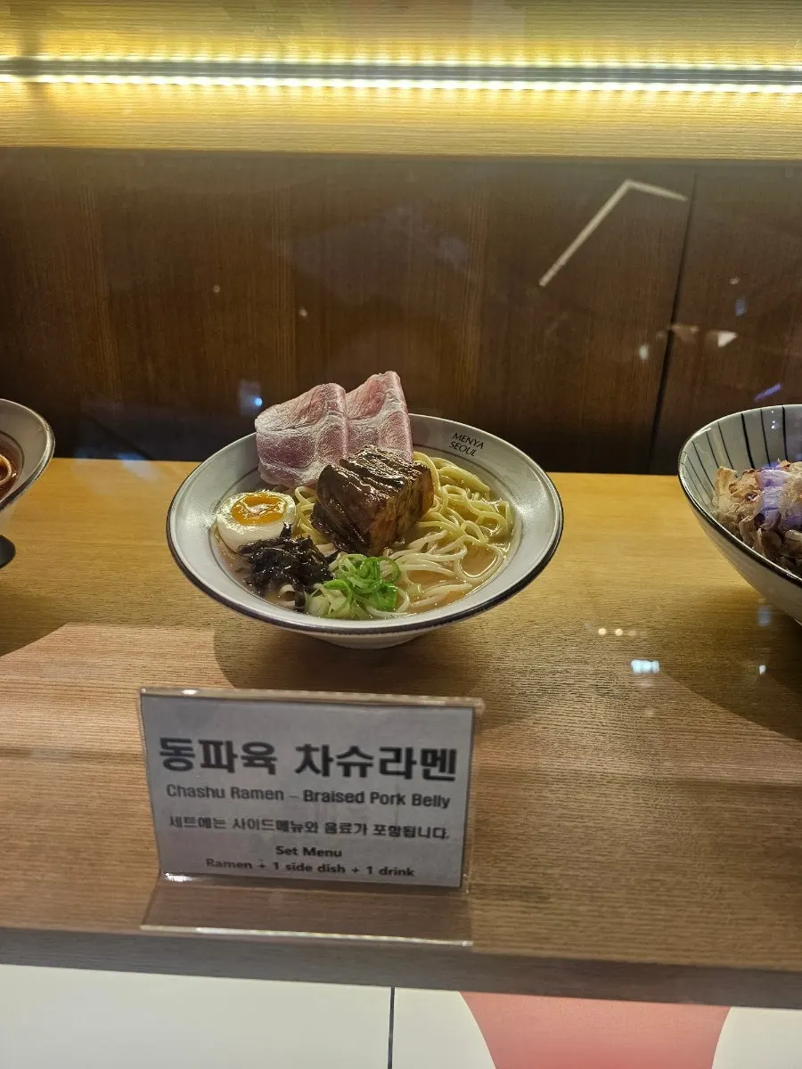 두툼한 동파육 차슈 클로즈업