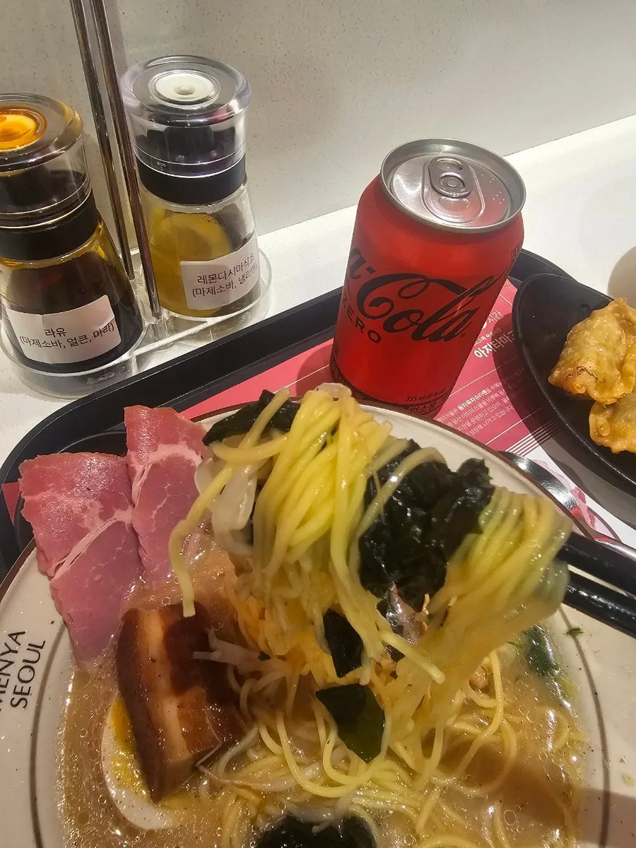 겉면이 바삭하게 구워진 교자