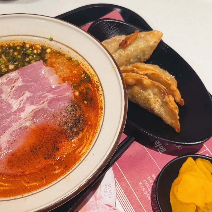 Ramen set spread including the drink