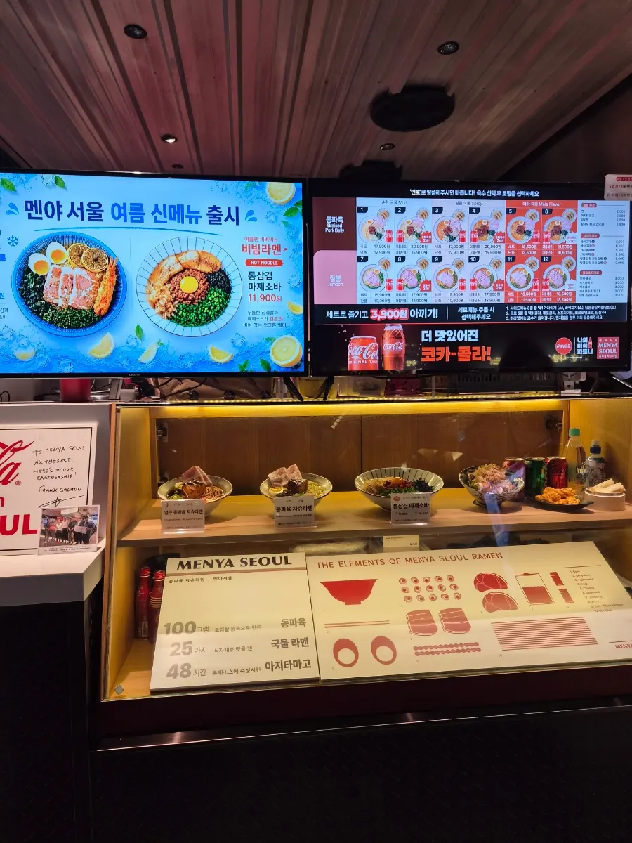 Order counter at Menya Seoul