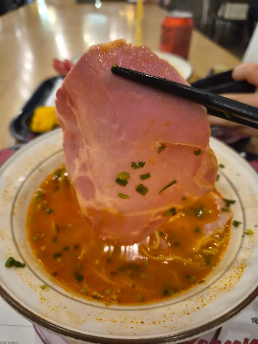 A thick slice of jambon on top of the ramen