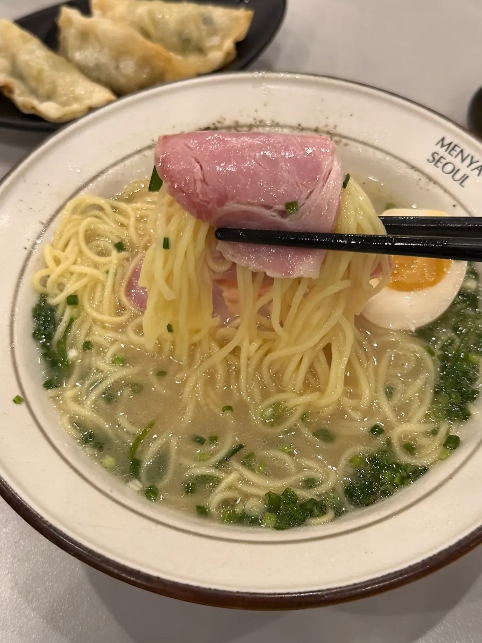 깔끔한 국물의 잠봉차슈라멘