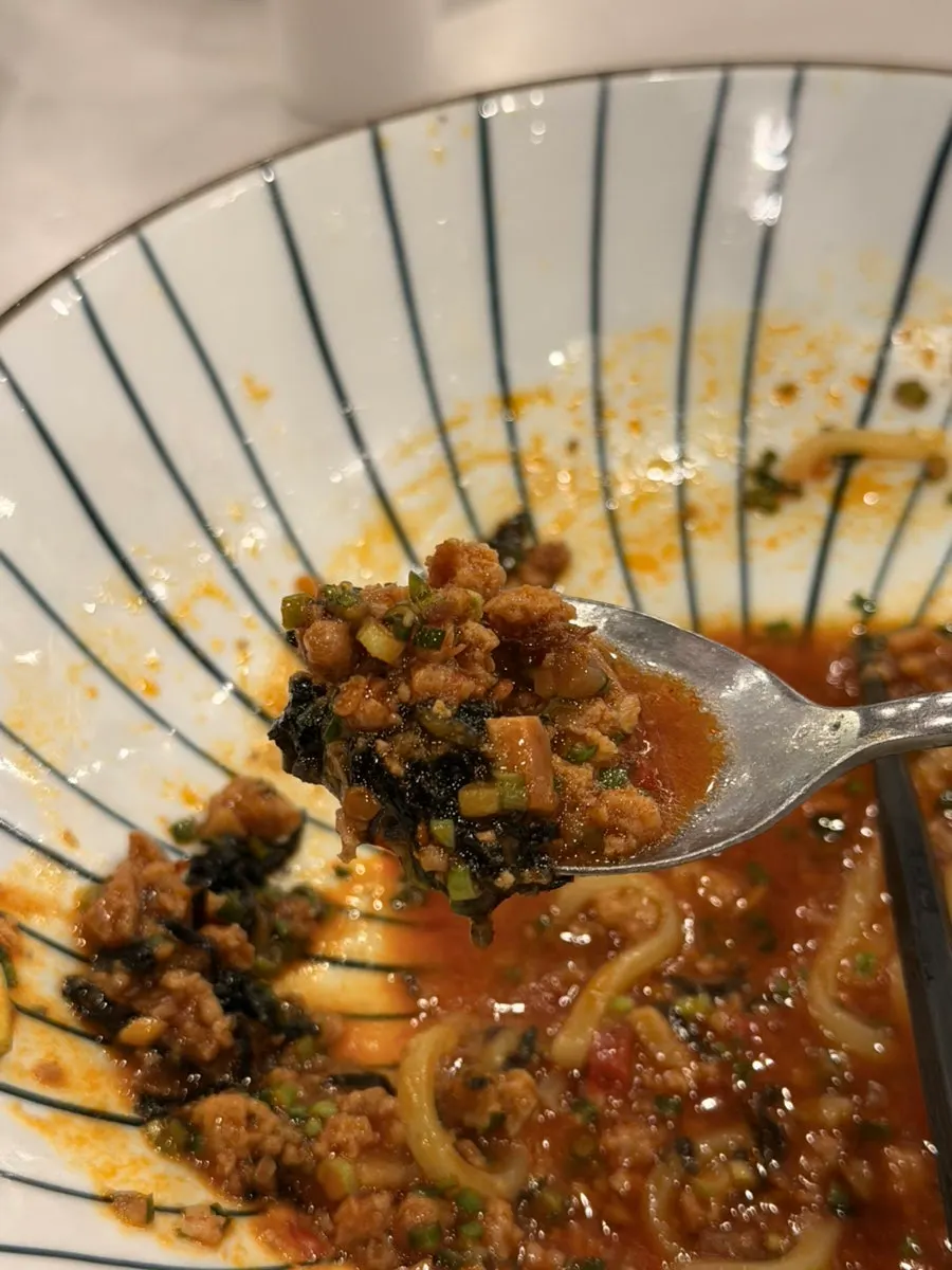 통삼겹과 면을 비빈 마제소바