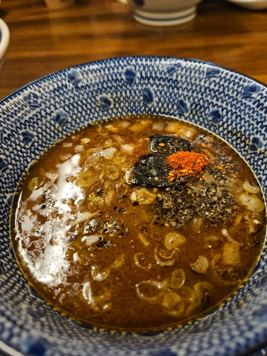멸치와 가쓰오 육수의 츠케멘 국물