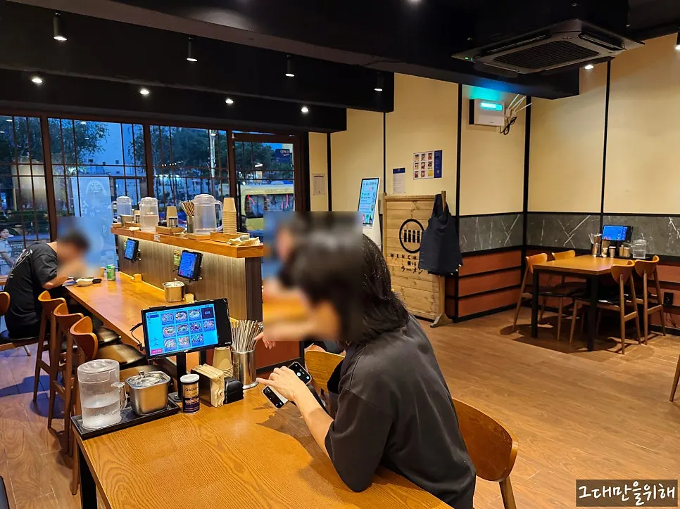 Bar table seating at Mentsuru
