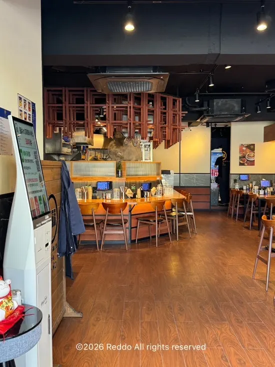 Full view of Mentsuru's seating suitable for group dining