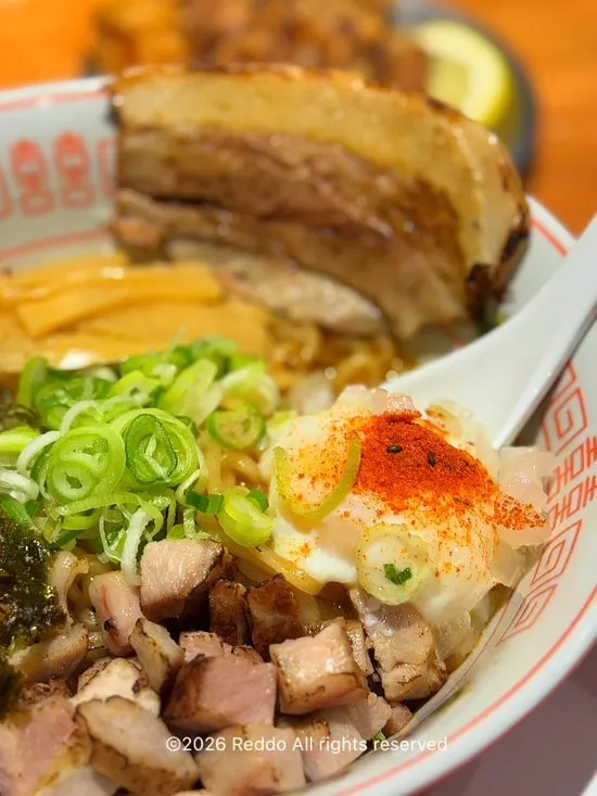 Close-up of Mentsuru's abura soba before mixing
