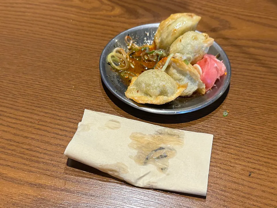 아부라소바와 교자후라이 한 상