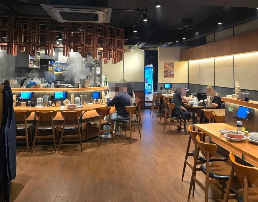 Overall view of the interior of Mentsuru