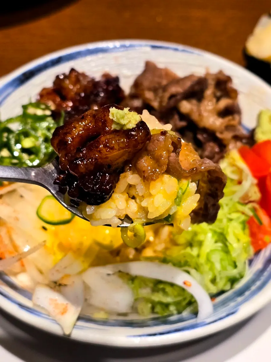 Crispy grilled beef intestine and short rib on hormone-don