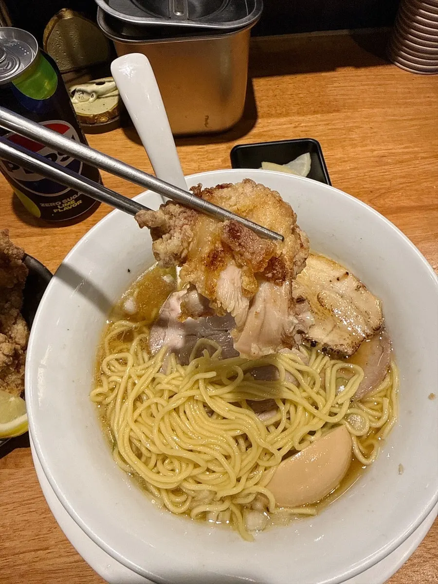 식사를 마친 테이블 모습