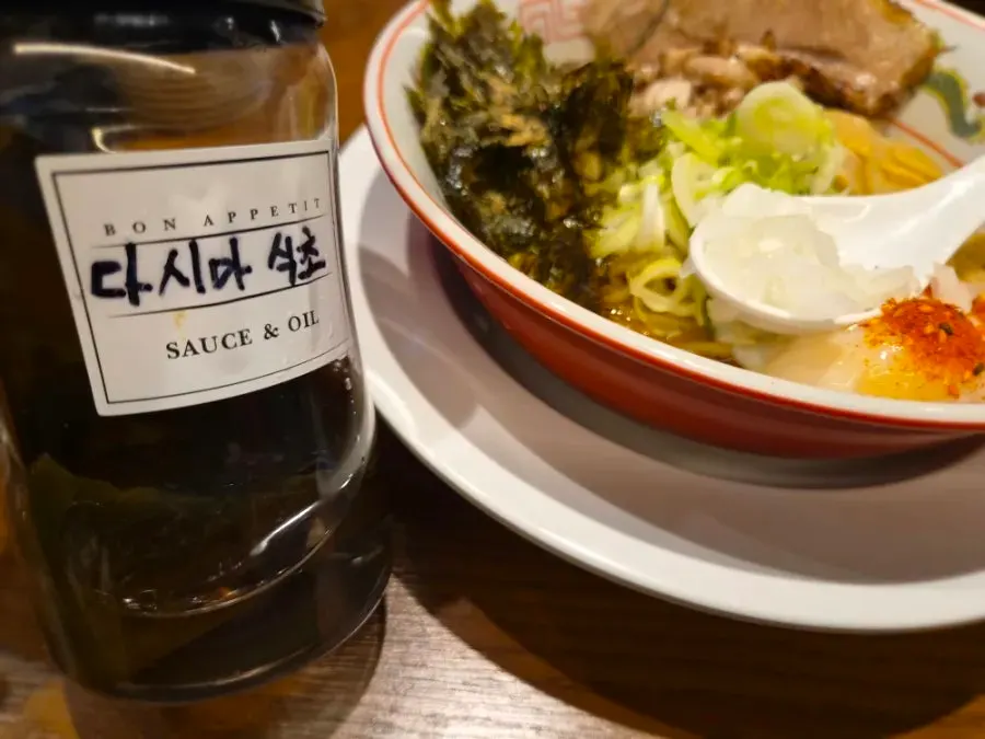 마제소바와 교자를 함께 놓은 상차림