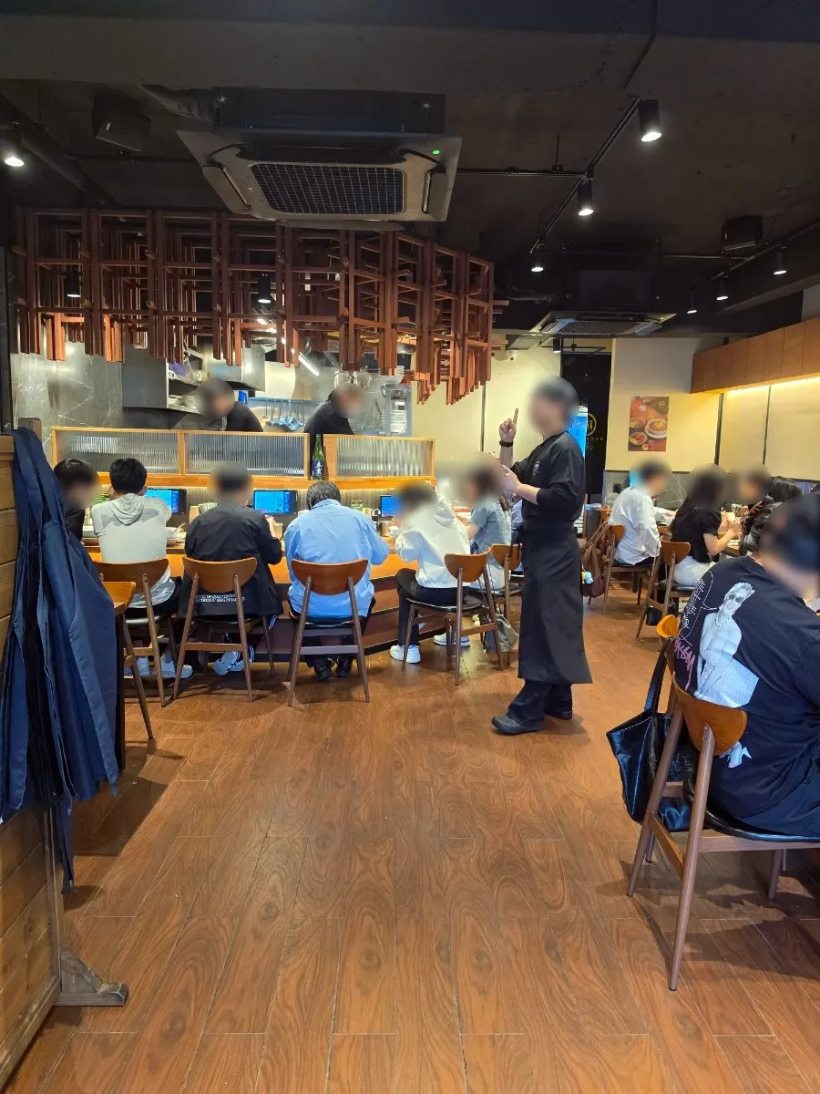 Interior of Mentsuru decorated in a Japanese style