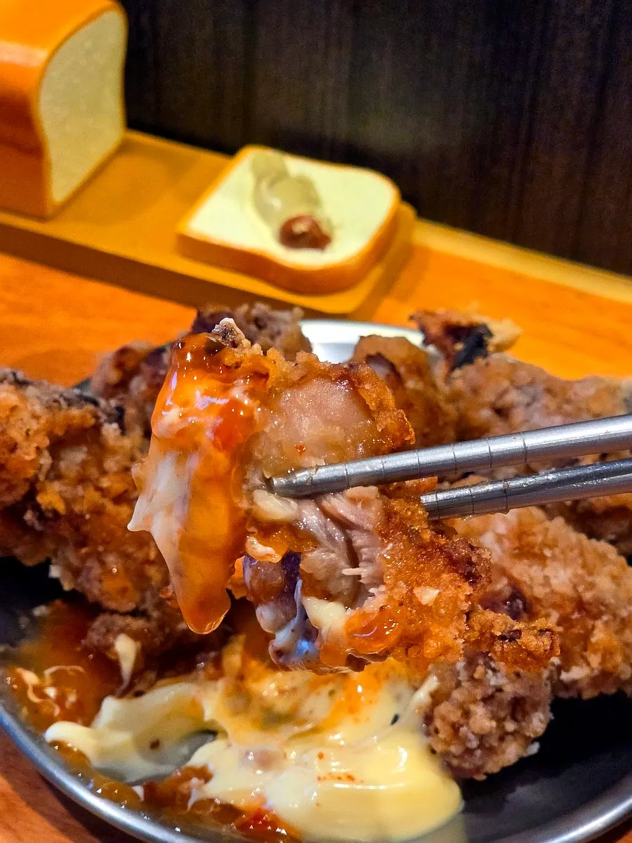 Karaage dipped in mayo-based sauce