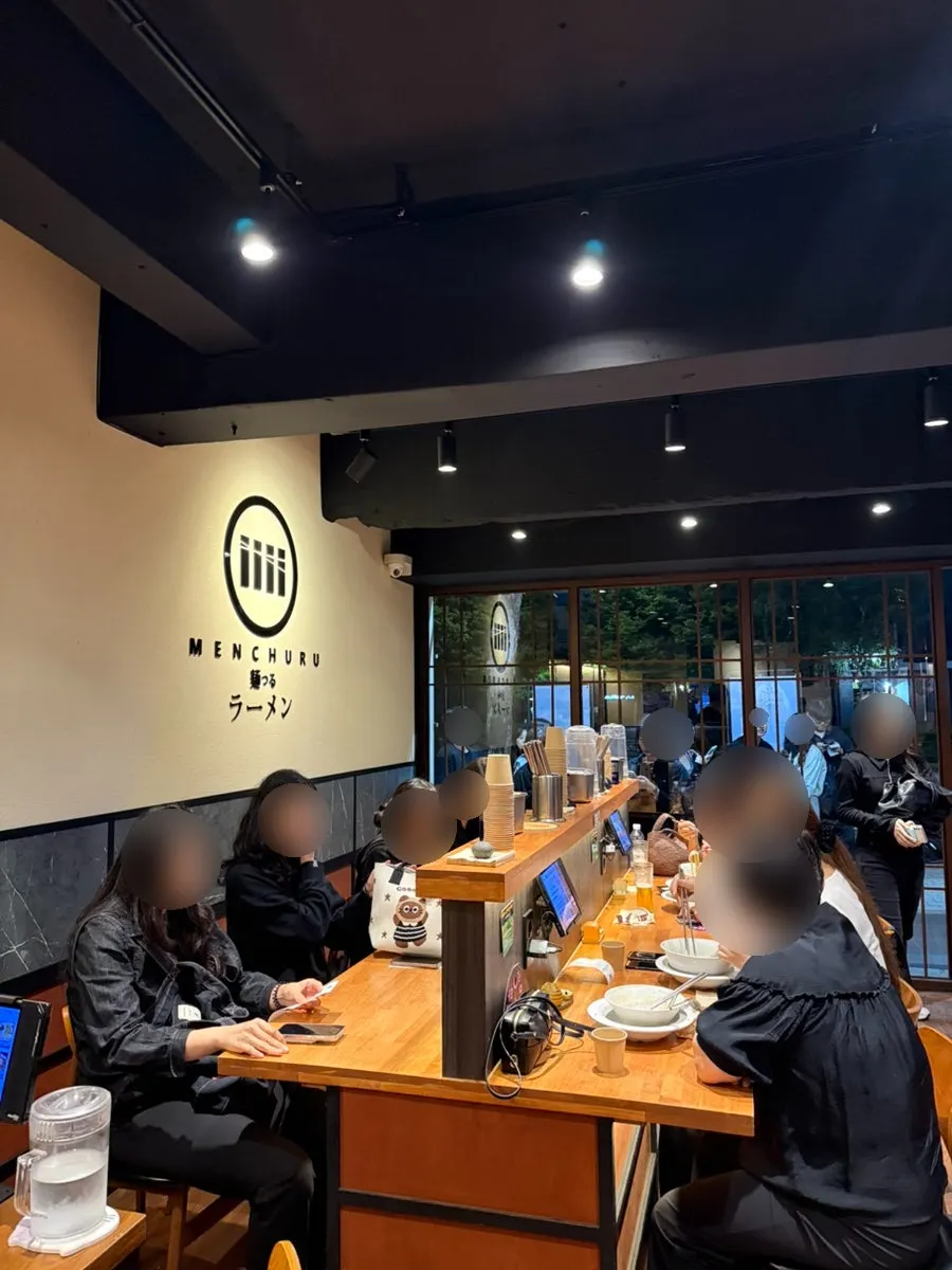 멘츠루 바 좌석 쪽 매장 풍경