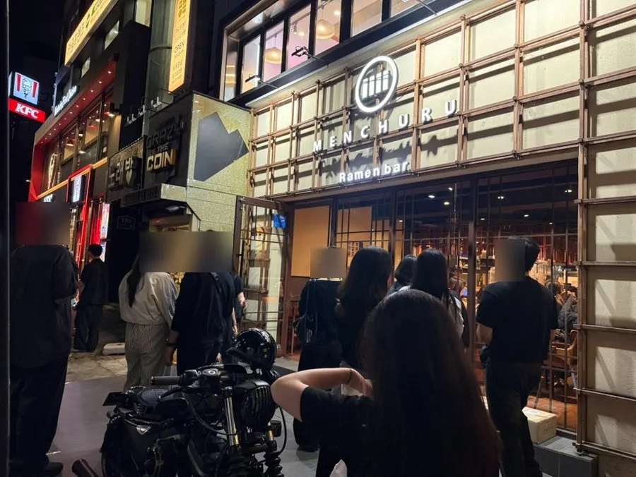 저녁 7시 30분 멘츠루 입구 대기 줄