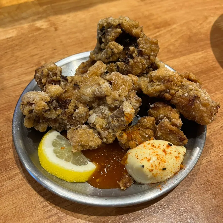 멘츠루 수제치킨가라아게와 소스 두 가지