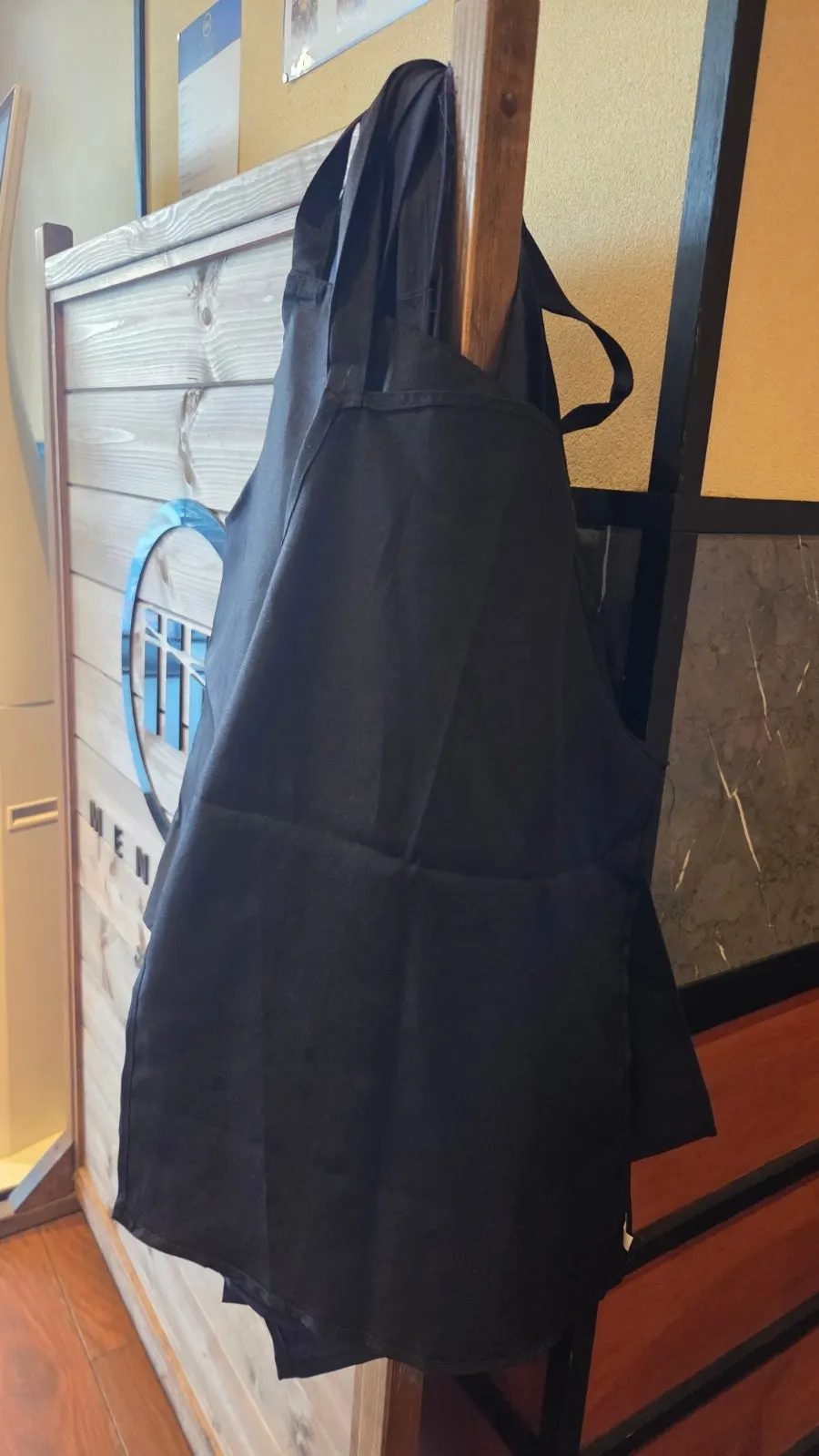 Free-size apron for spicy ramen
