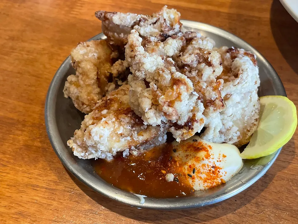 Plate of karaage with pale, crisp coating