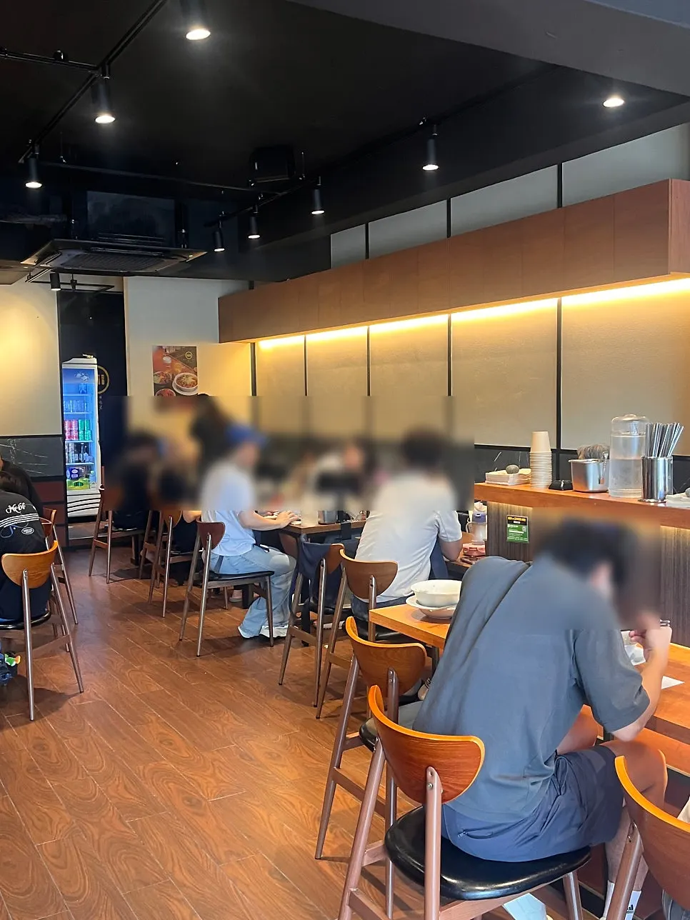 Seating arrangement good for solo dining